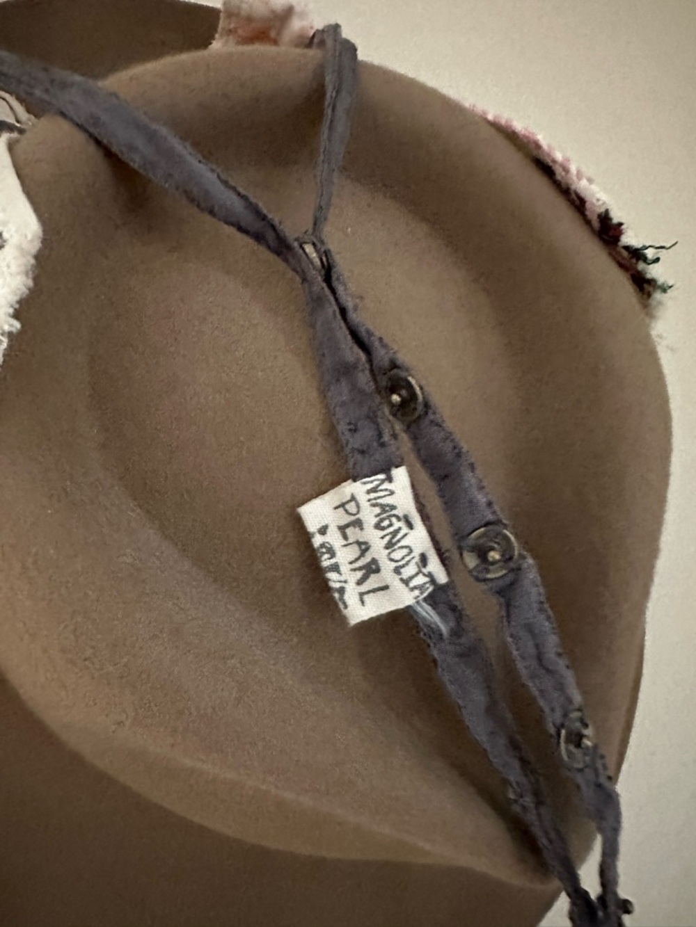 Magnolia Pearl bow jabot - Picture 3 of 3